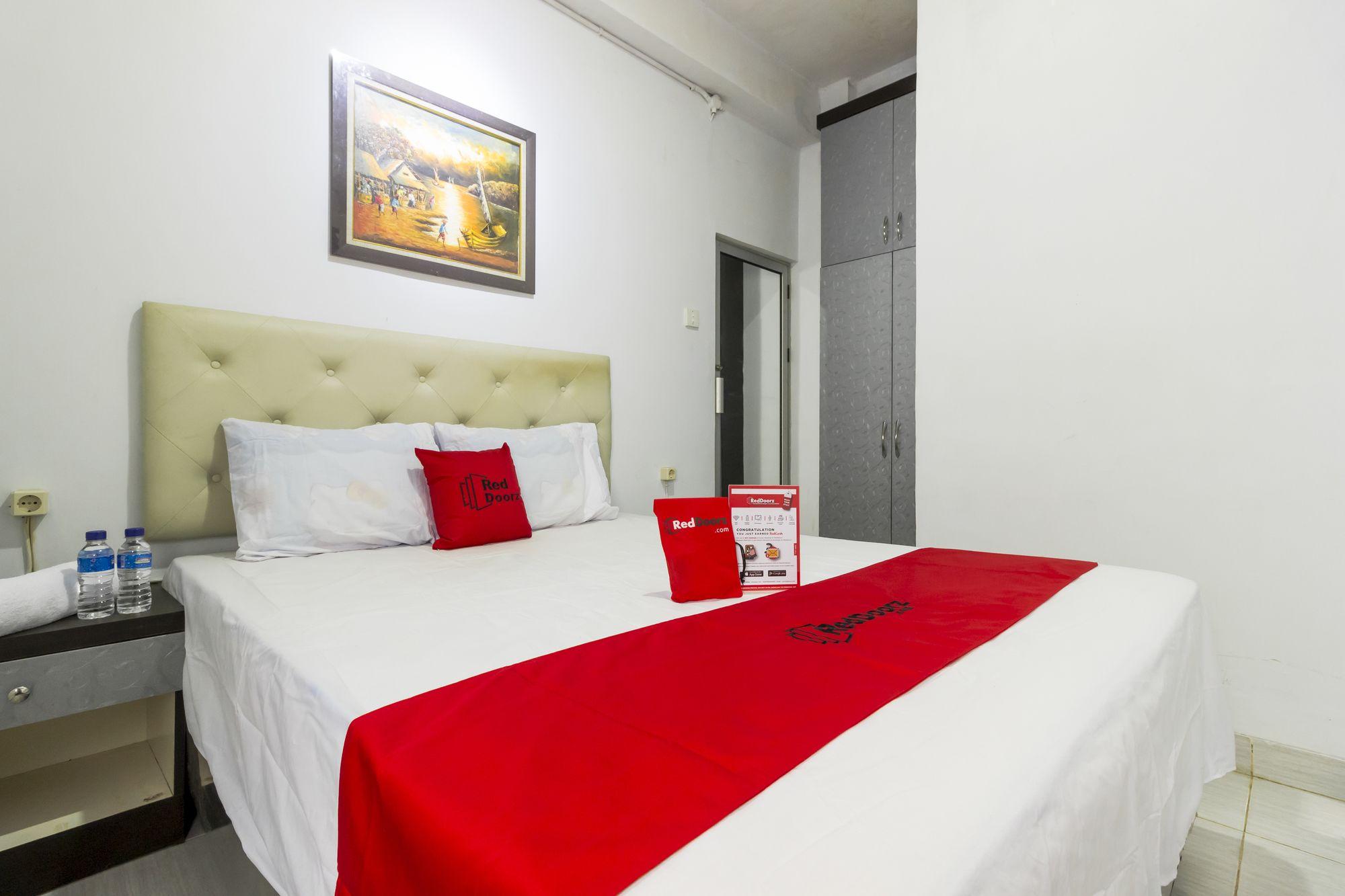 Reddoorz near Gajah Mada Plaza 2 Hotel Jakarta Bagian luar foto