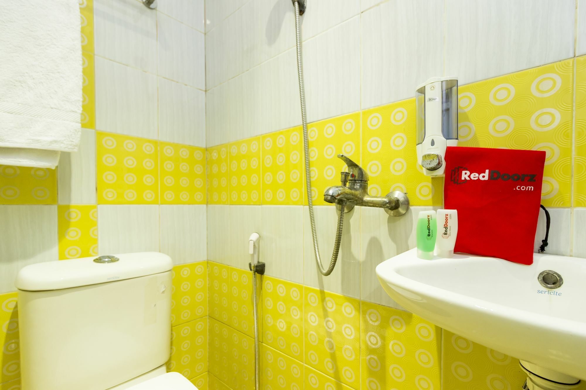 Reddoorz near Gajah Mada Plaza 2 Hotel Jakarta Bagian luar foto