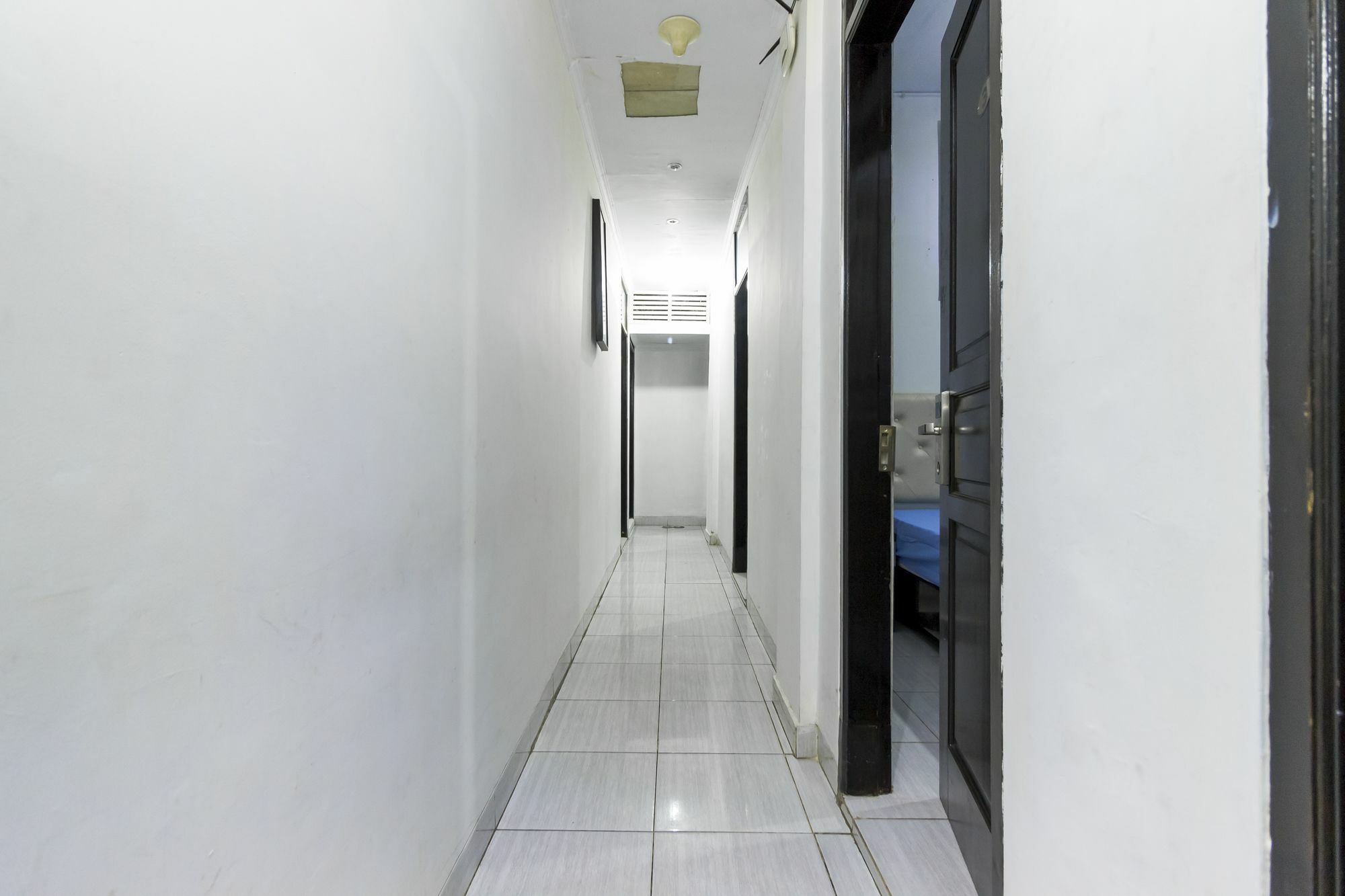 Reddoorz near Gajah Mada Plaza 2 Hotel Jakarta Bagian luar foto