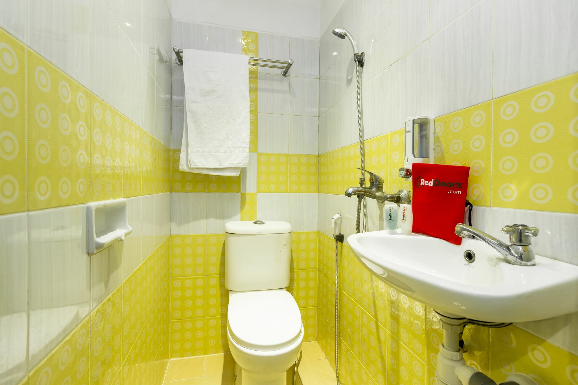 Reddoorz near Gajah Mada Plaza 2 Hotel Jakarta Bagian luar foto